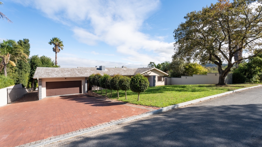 5 Bedroom Property for Sale in Uniepark Western Cape
